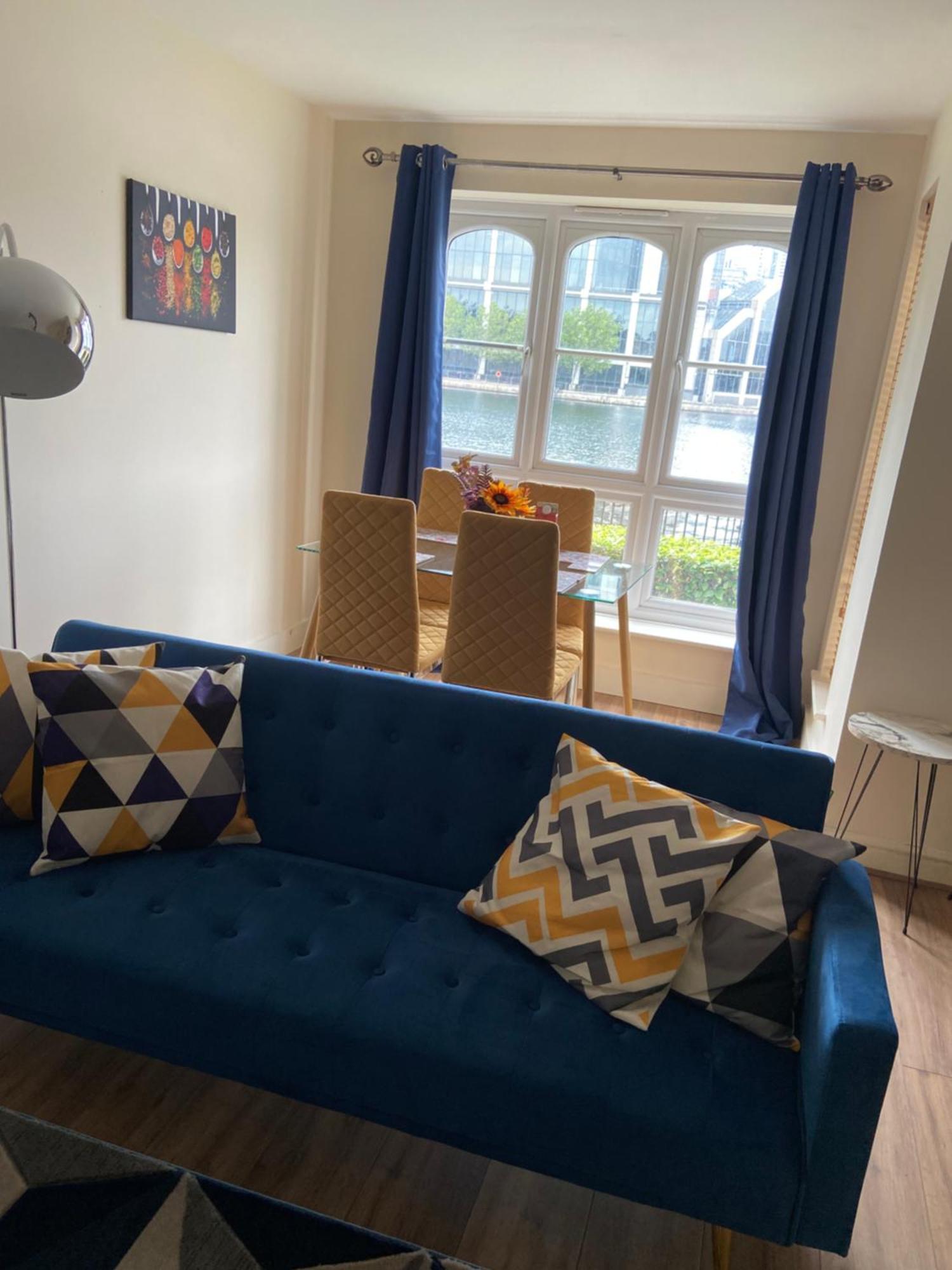 Beautiful 2 Bed Waterfront Apartment With Parking Perfect For Canary Wharf - 2 Bed 2 Bath Apartment With High Speed Wifi And Netflix And Parking لندن المظهر الخارجي الصورة